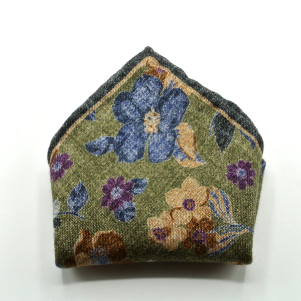 Green pouch in pure wool