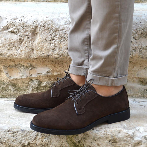 Italy Derby Shoes in brown suede with a black rubber sole, Piacenza