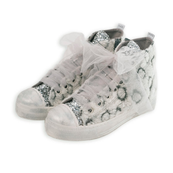 ZAPATO DE DEPORTIVO ALTO CON MANCHAS