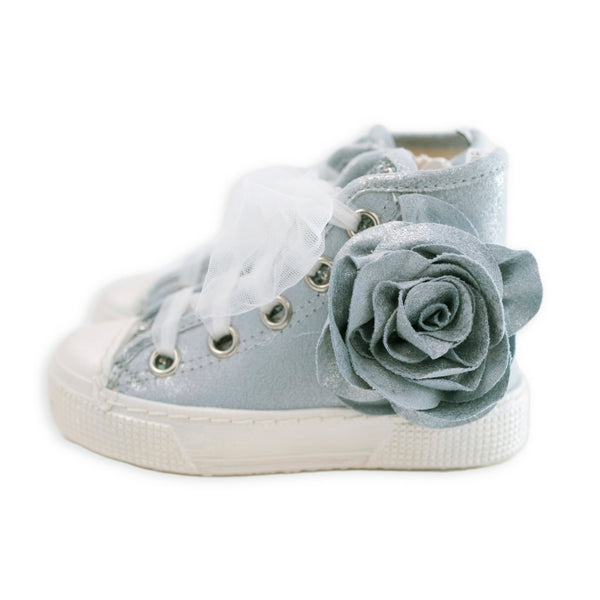 SNEAKER MET BLOEMENAPPlicatie