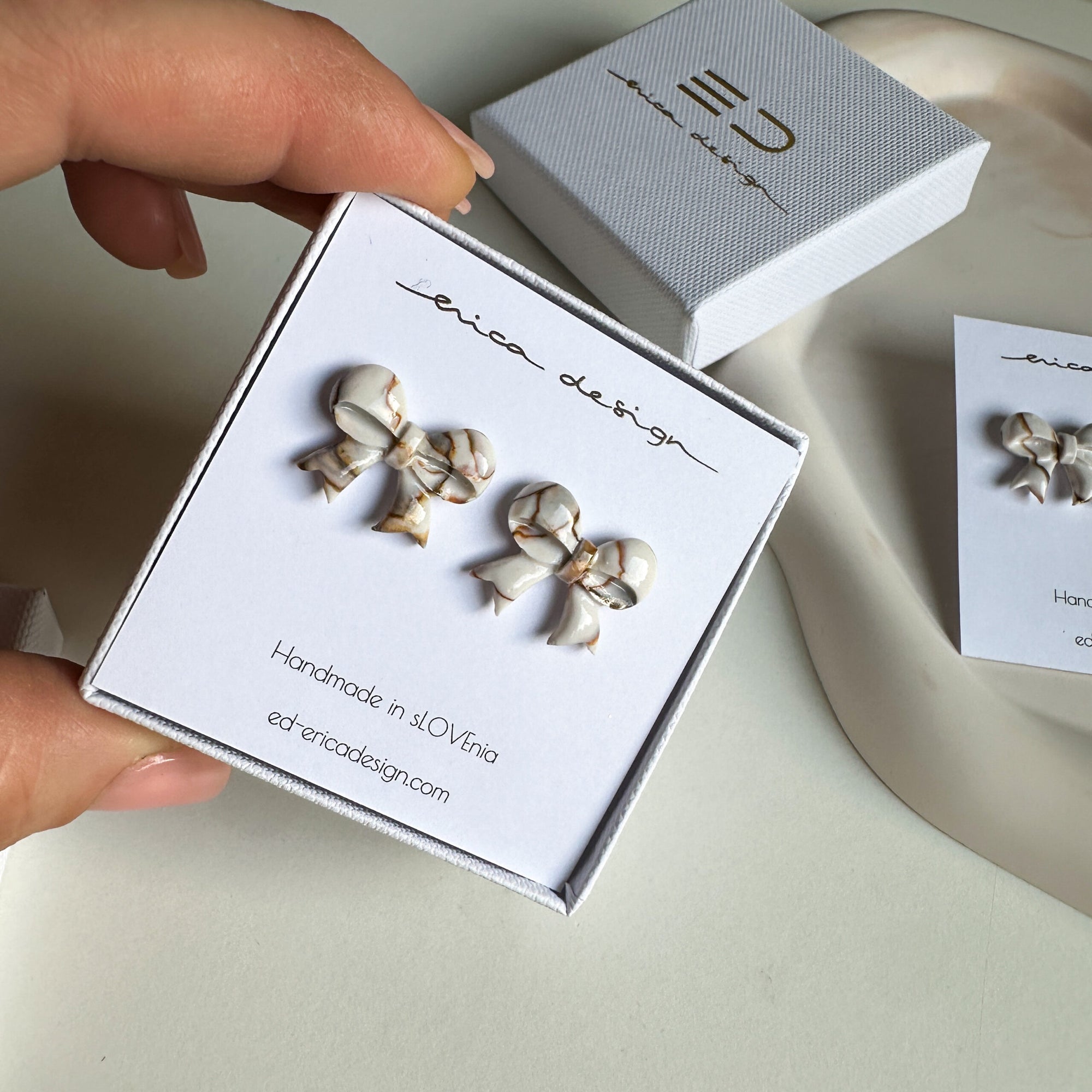 earrings bow | marble
