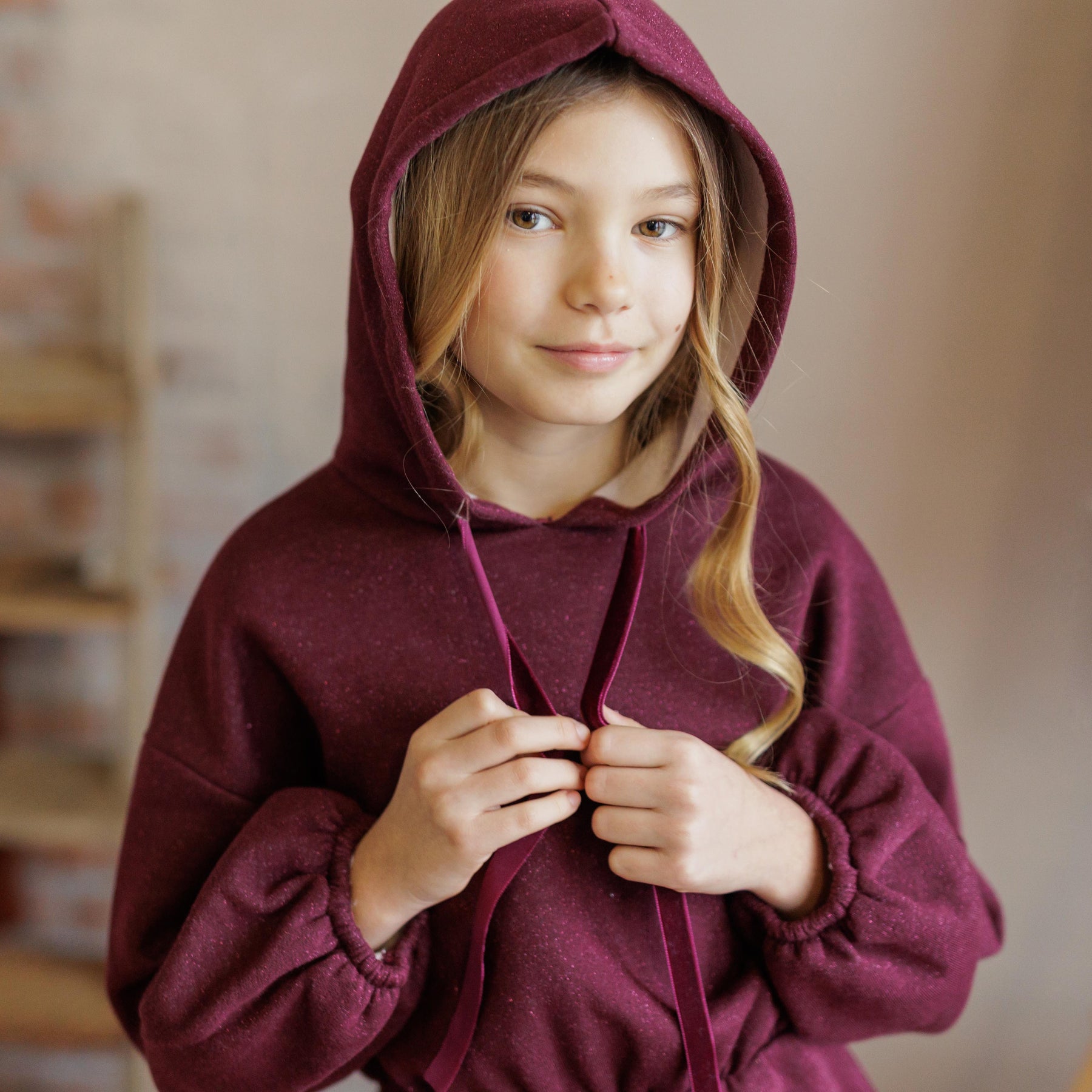 ABITO FELPA LUREX CON CAPPUCCIO