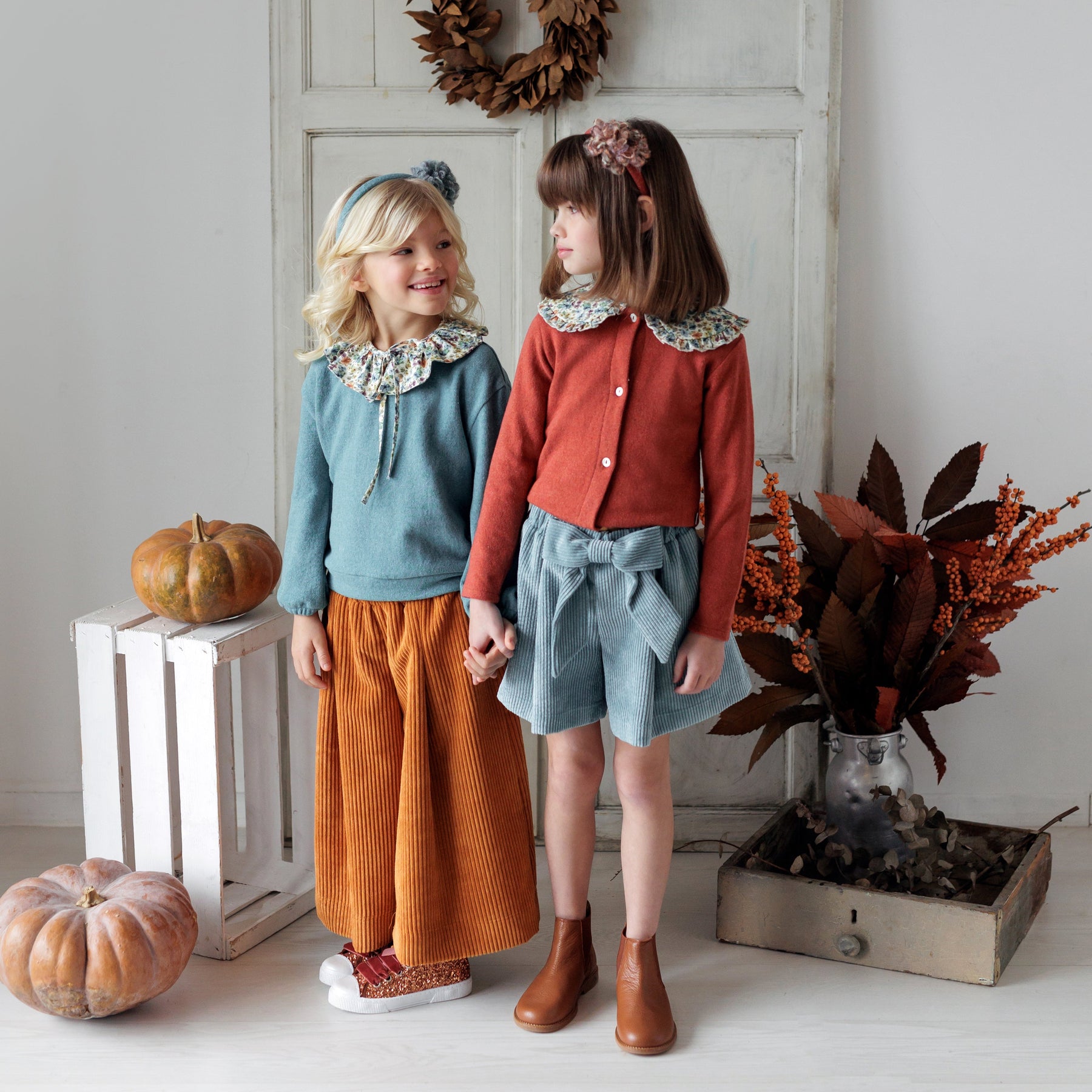 CARDIGAN CON COLLETTO FIORELLINO
