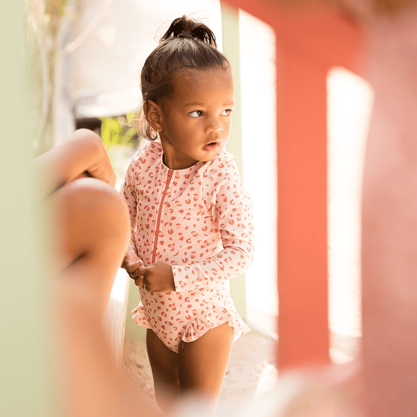 costume-intero-bambina-con-mani-lunghe-rosa-antico-con-stampa-panter-5