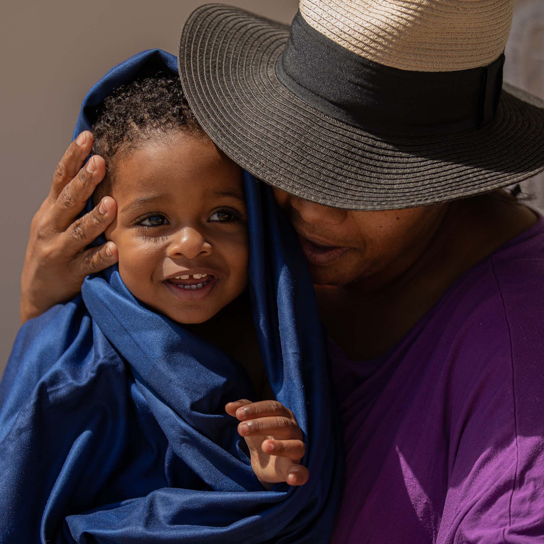 strandlaken-135x65cm-vibrant-stripes-blauw-swim-essentials-5