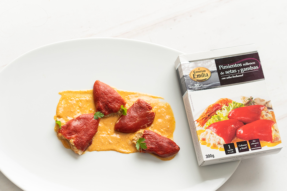 Pimientos Rellenos de Setas y Gambas con Salsa Bechamel