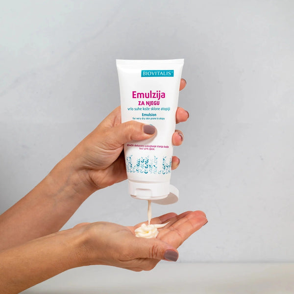 Emulsion for the care of very dry skin prone to atopy