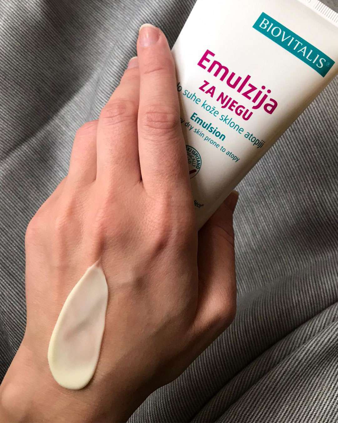 Emulsion for the care of very dry skin prone to atopy