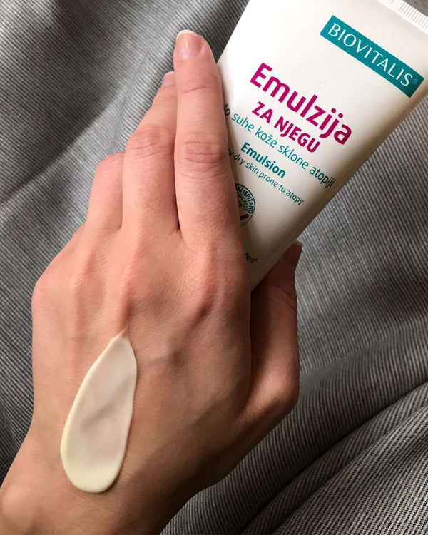 Emulsion for the care of very dry skin prone to atopy