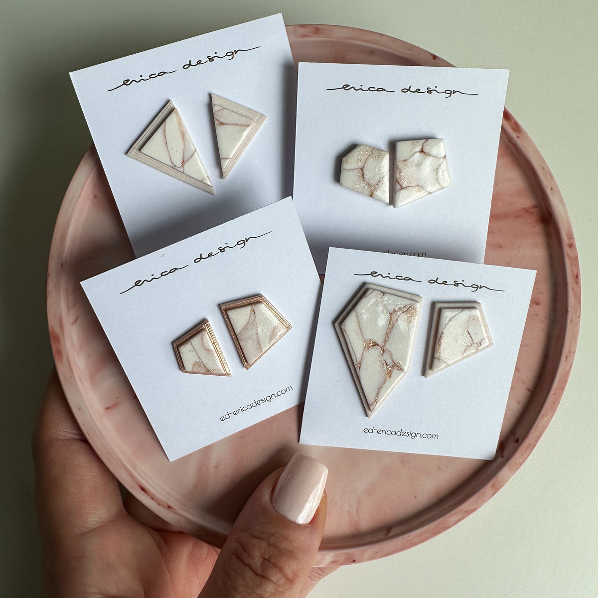 Asymetrické. Limitovaná edice | Náušnice s kamínky Marble Rosegold