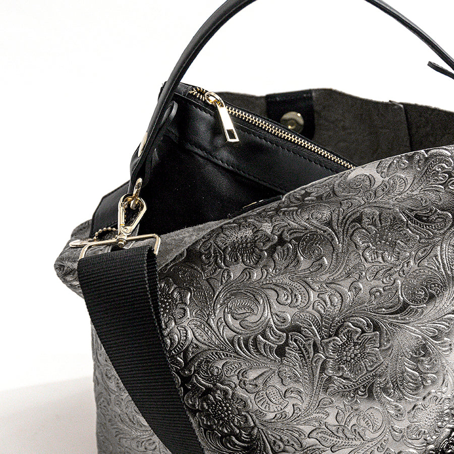 FLOW SAC - laminated leather bag with silver screen printing