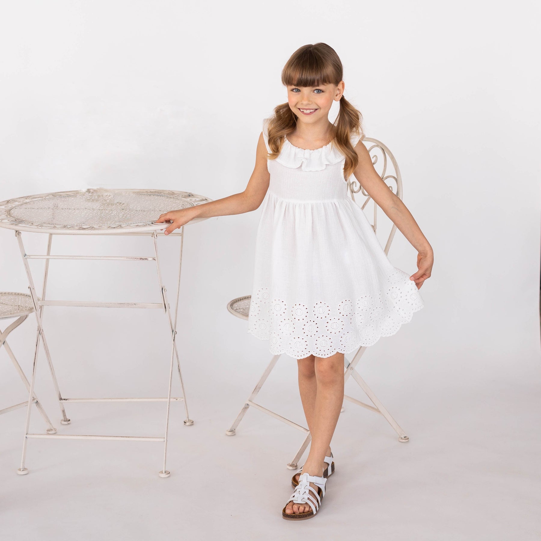 abito in garza con ricamo