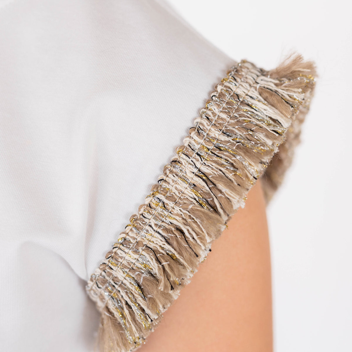 t-shirt cropped con frangia oro