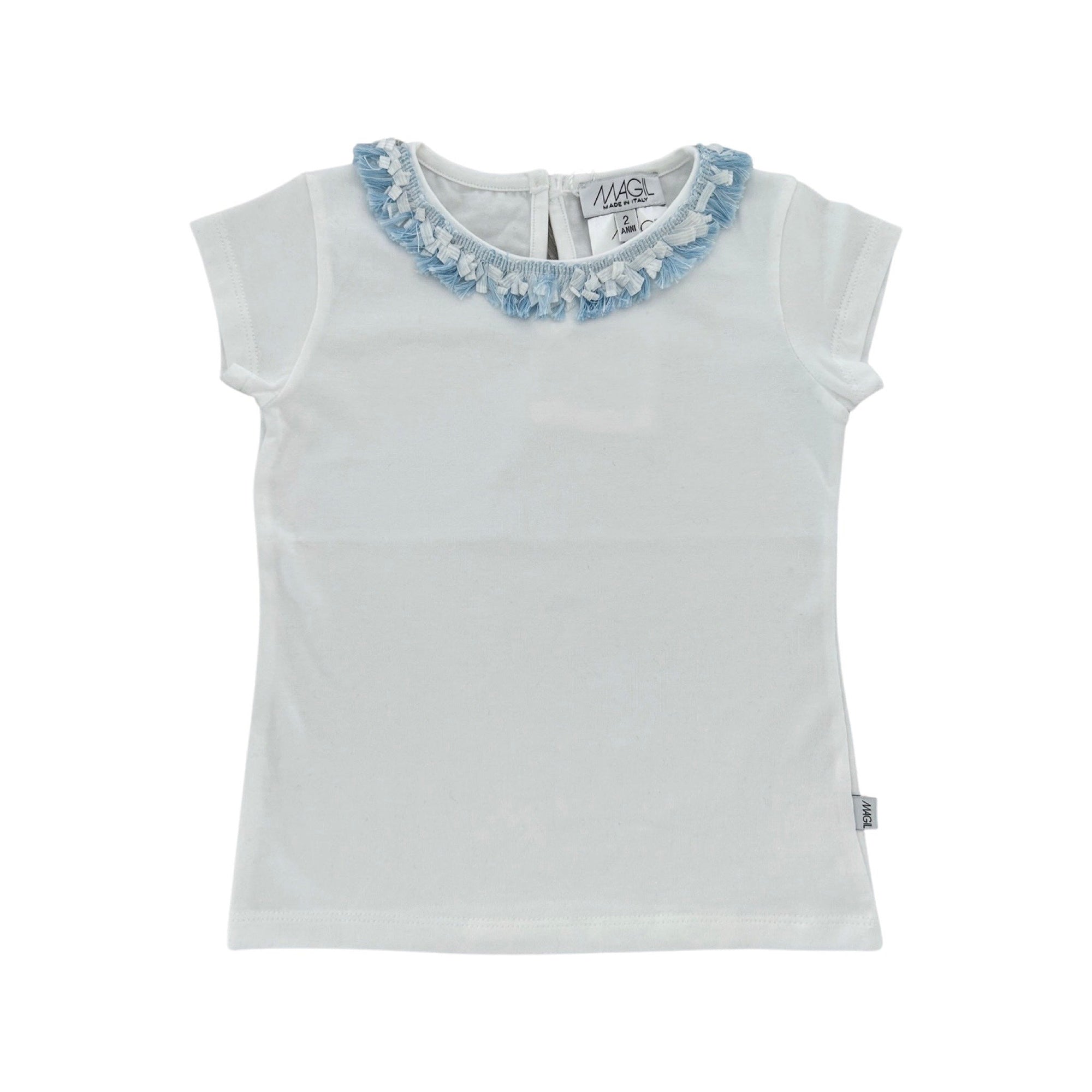 BLAUWE FRANJEN T-SHIRT BIJ DE HALS