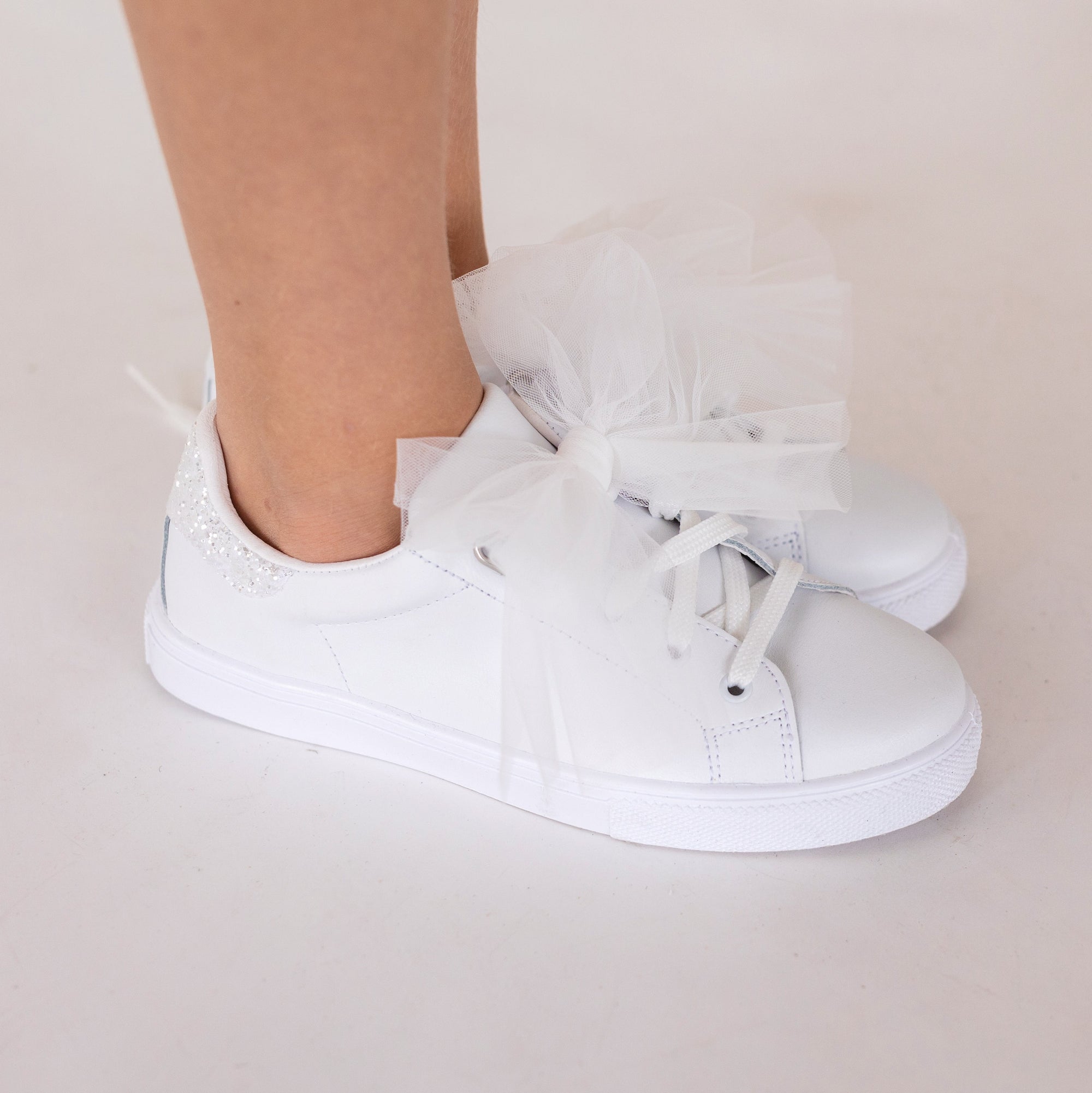 sneakers con maxi fiocco tulle