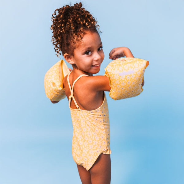 Zwembandjes-florish-geel-swim-essentials-1