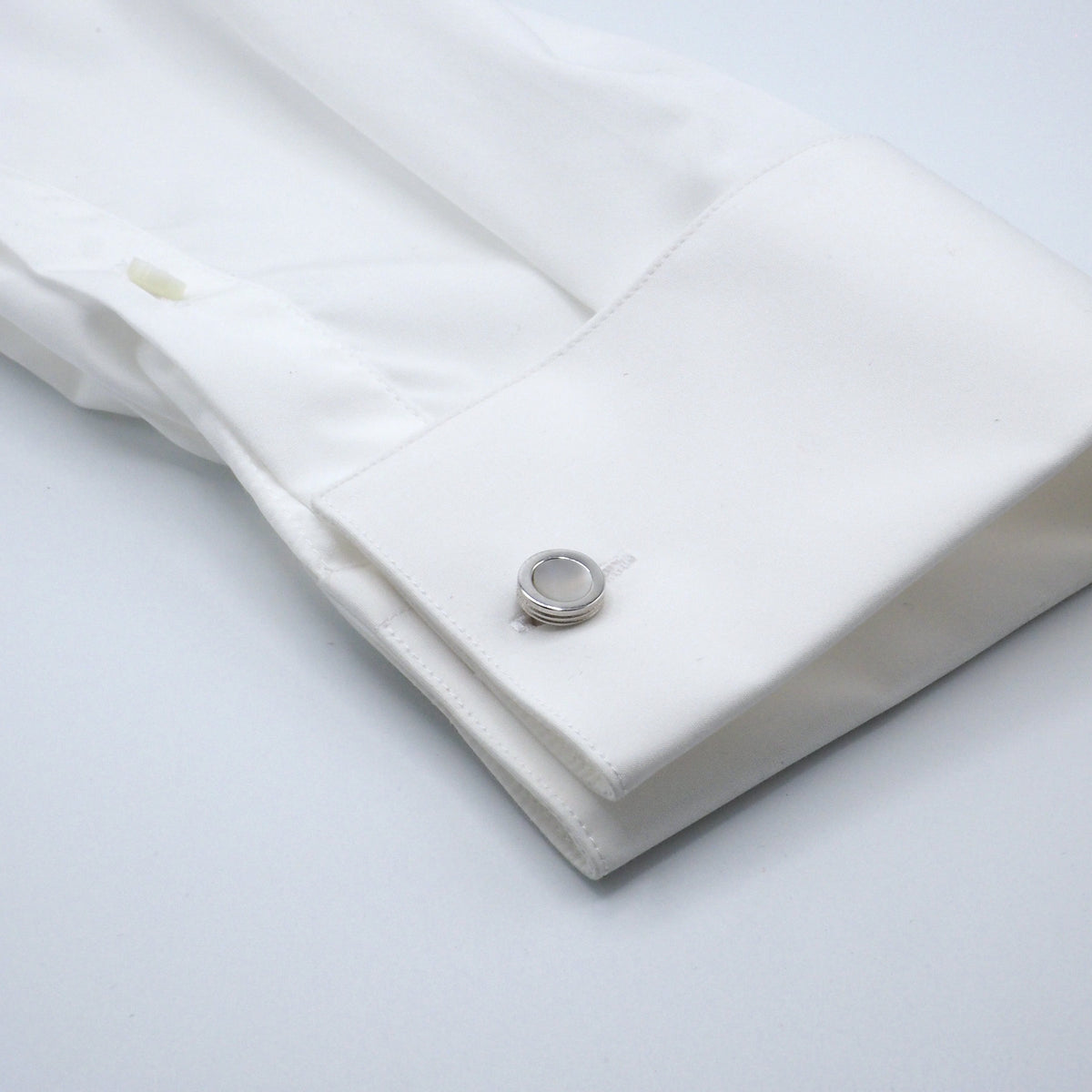 Elegant round mother-of-pearl cufflinks