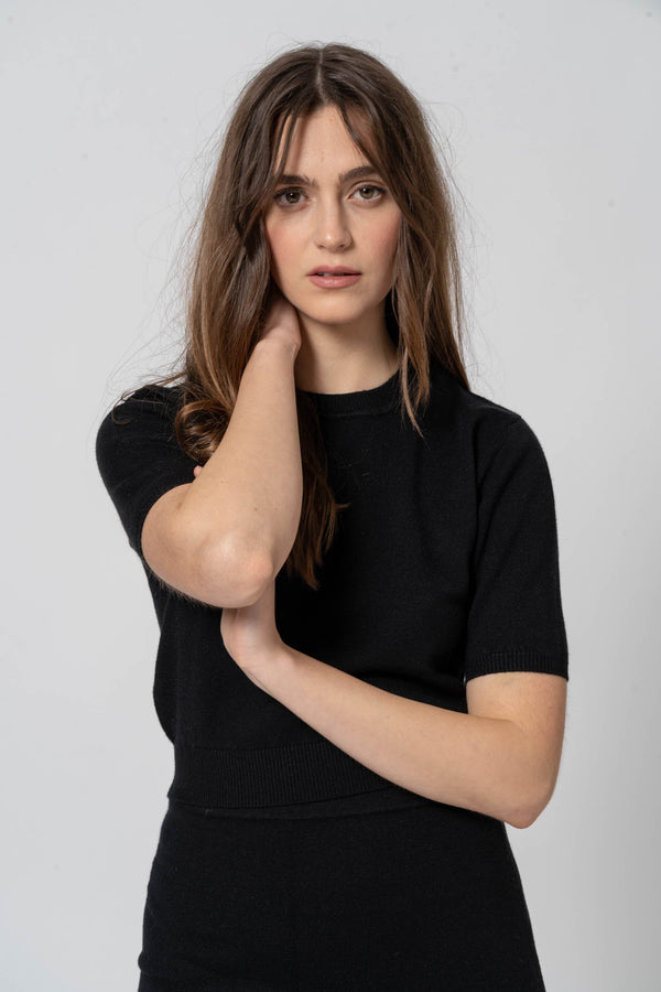Black Short Sleeve Crop Top