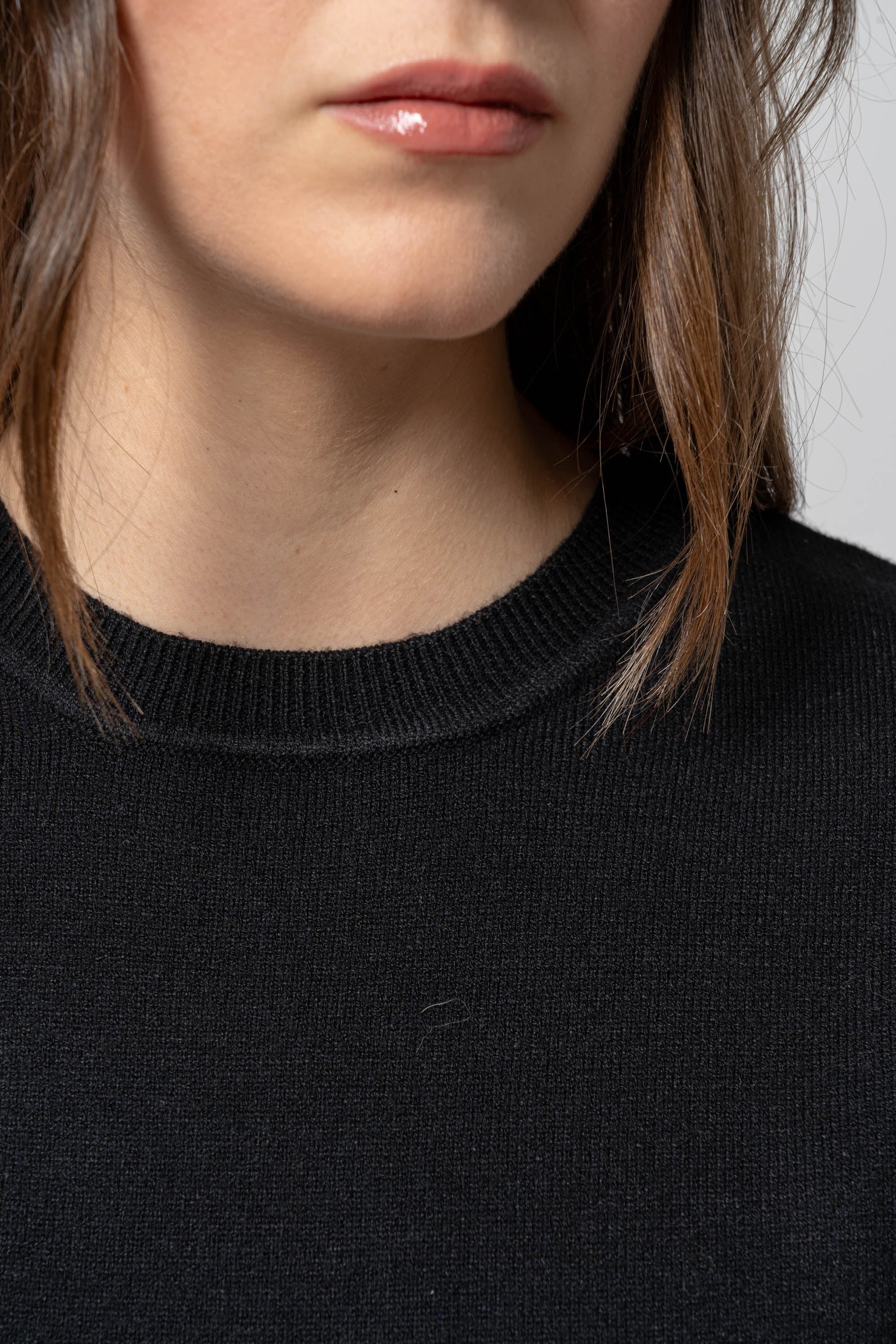 Black Short Sleeve Crop Top