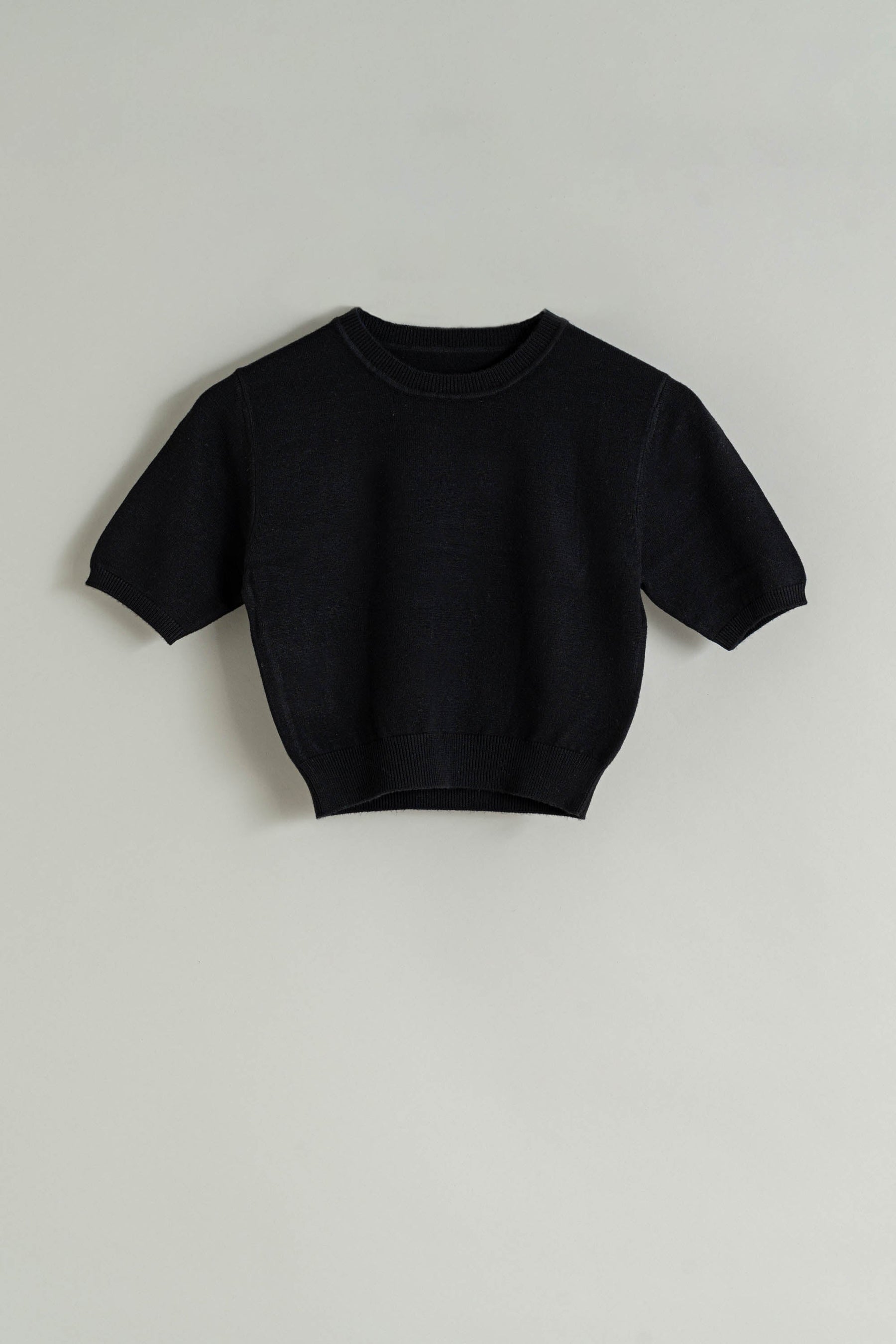Black Short Sleeve Crop Top