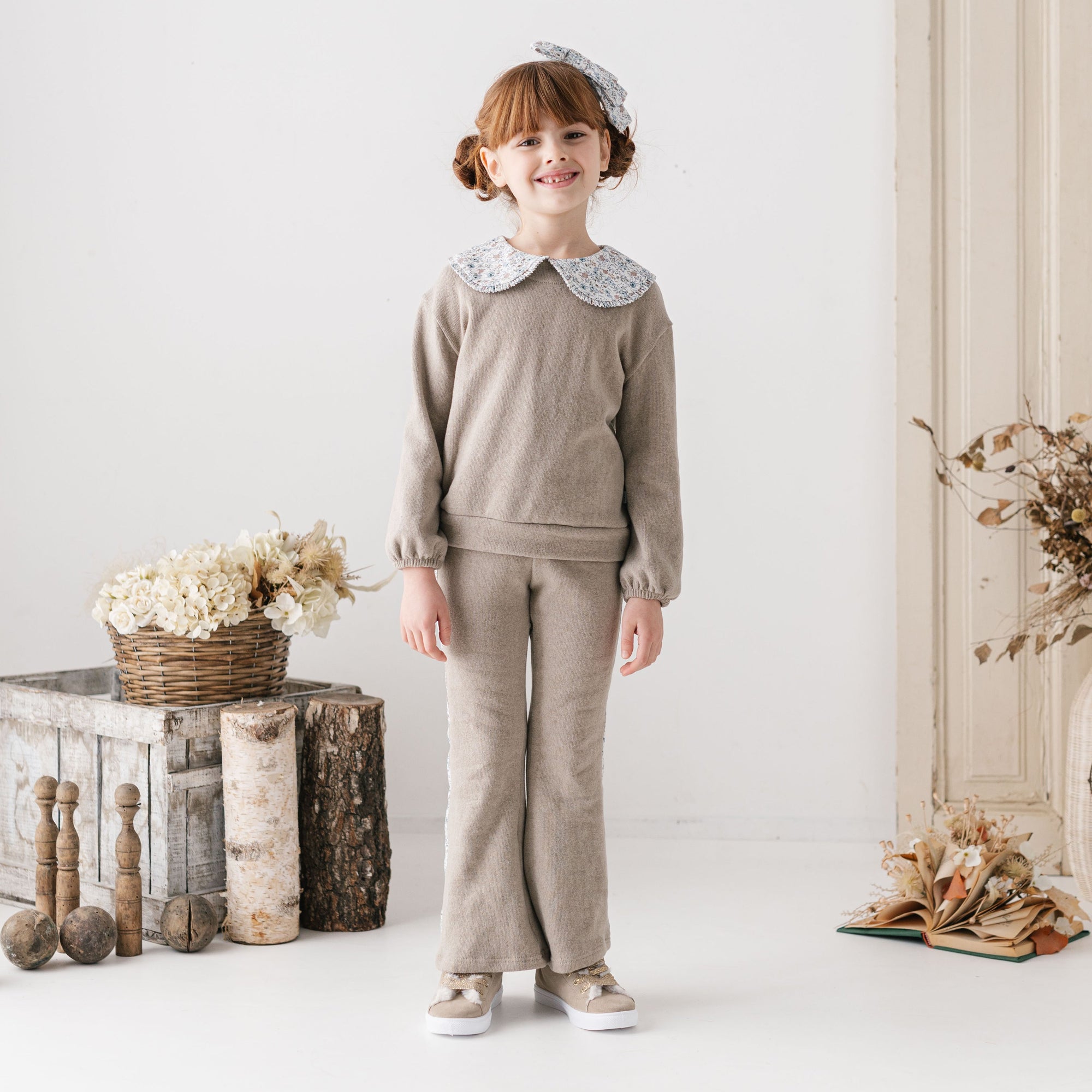 PANTALONE A ZAMPA CON BANDA A FIORELLINI