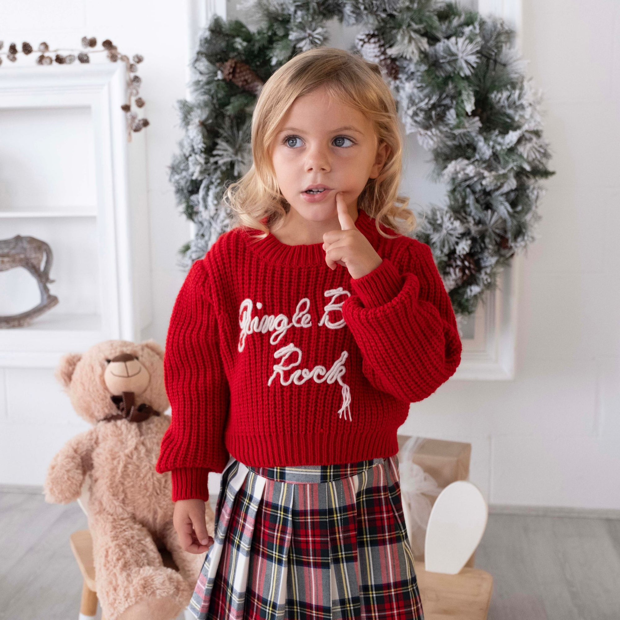 Vyšívaný sveter