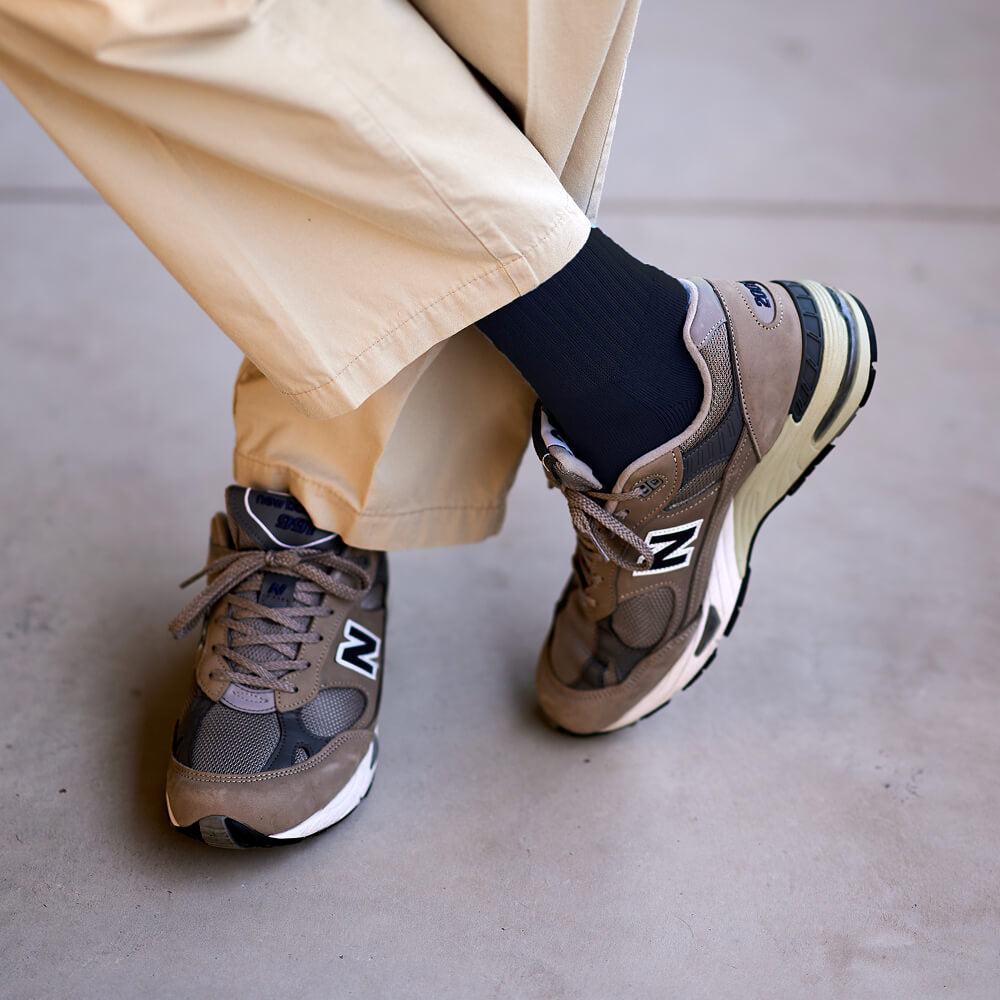 Enobarvna merino volnena športna nogavica