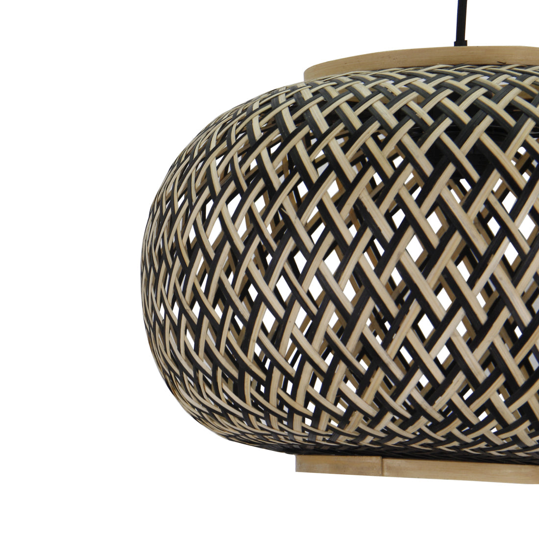 Close-up van het bamboe weefwerk en de zwarte afwerking van de Various Weaving hanglamp Ø38 cm.
