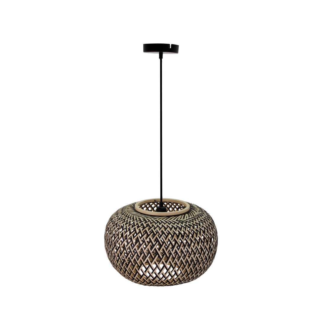 Close-up van het geweven bamboe en de zwarte details van de Various Weaving hanglamp Ø44 cm.