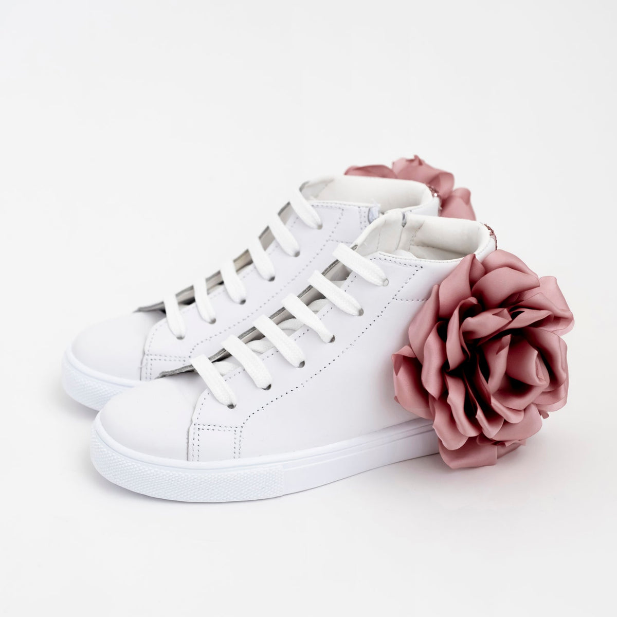 Sneakers alte con fiore rosa