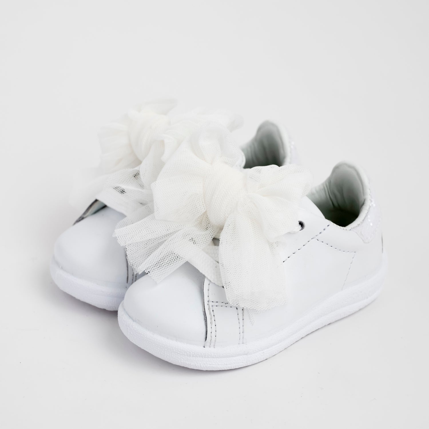 Sneakers baby con fiocco tulle