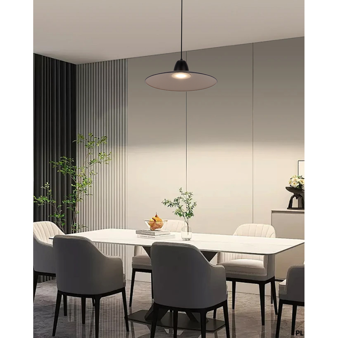 Moderne Hängeleuchte mit breitem Lampenschirm für Esszimmer