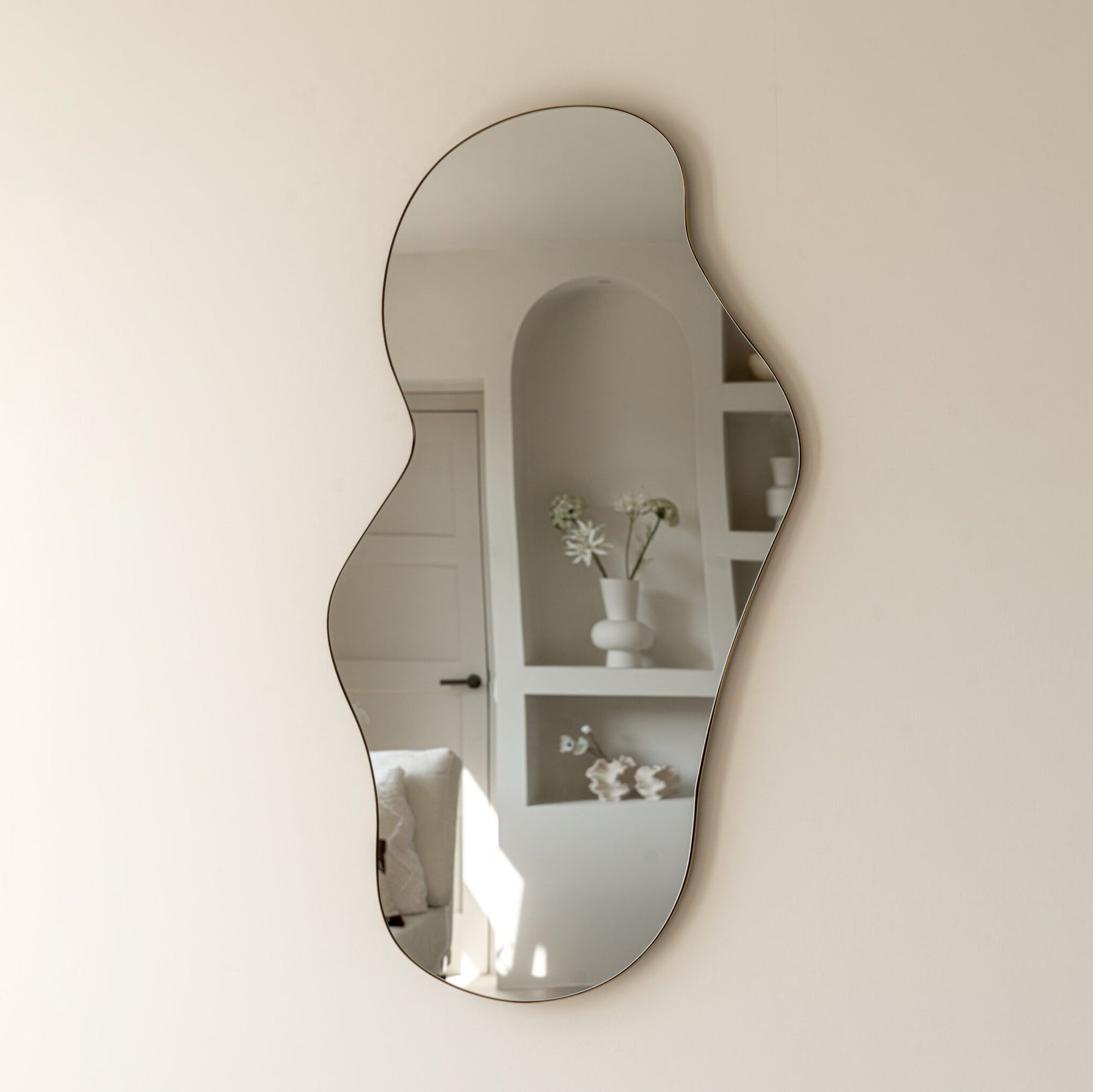 Spiegel Troas | Bronzen organische vorm spiegel | Asymmetrisch design | 110 x 62 cm | Indore Home