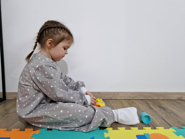 Tanja two-layer sleeping bag with legs and sleeves - White stars on grey background