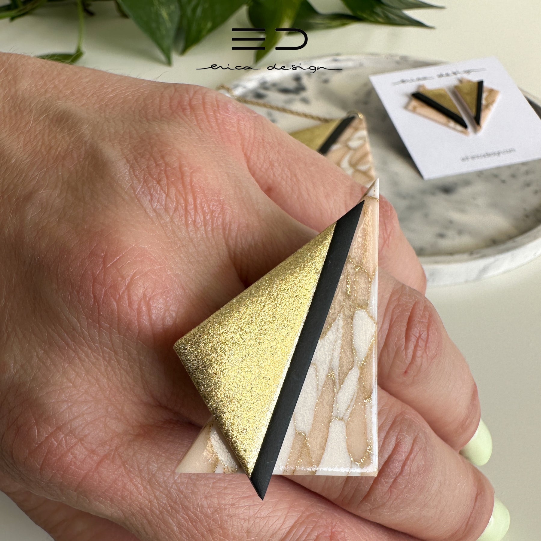 Asymmetric . LIMITED EDITION | powder gold black