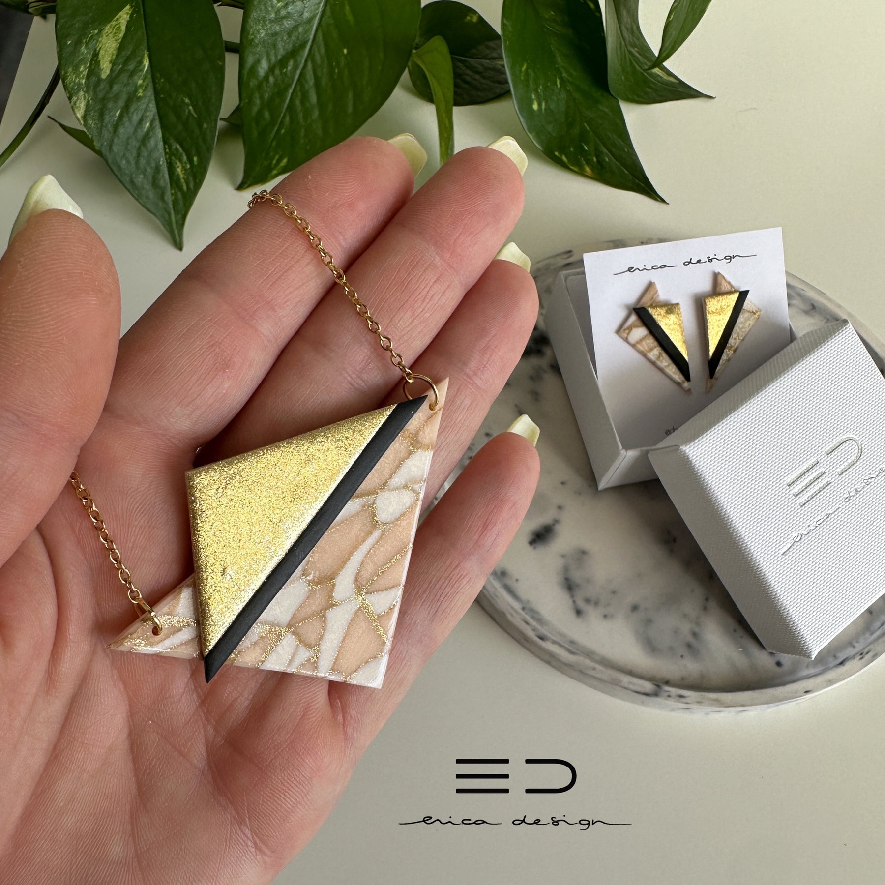 Asymmetric . LIMITED EDITION | powder gold black