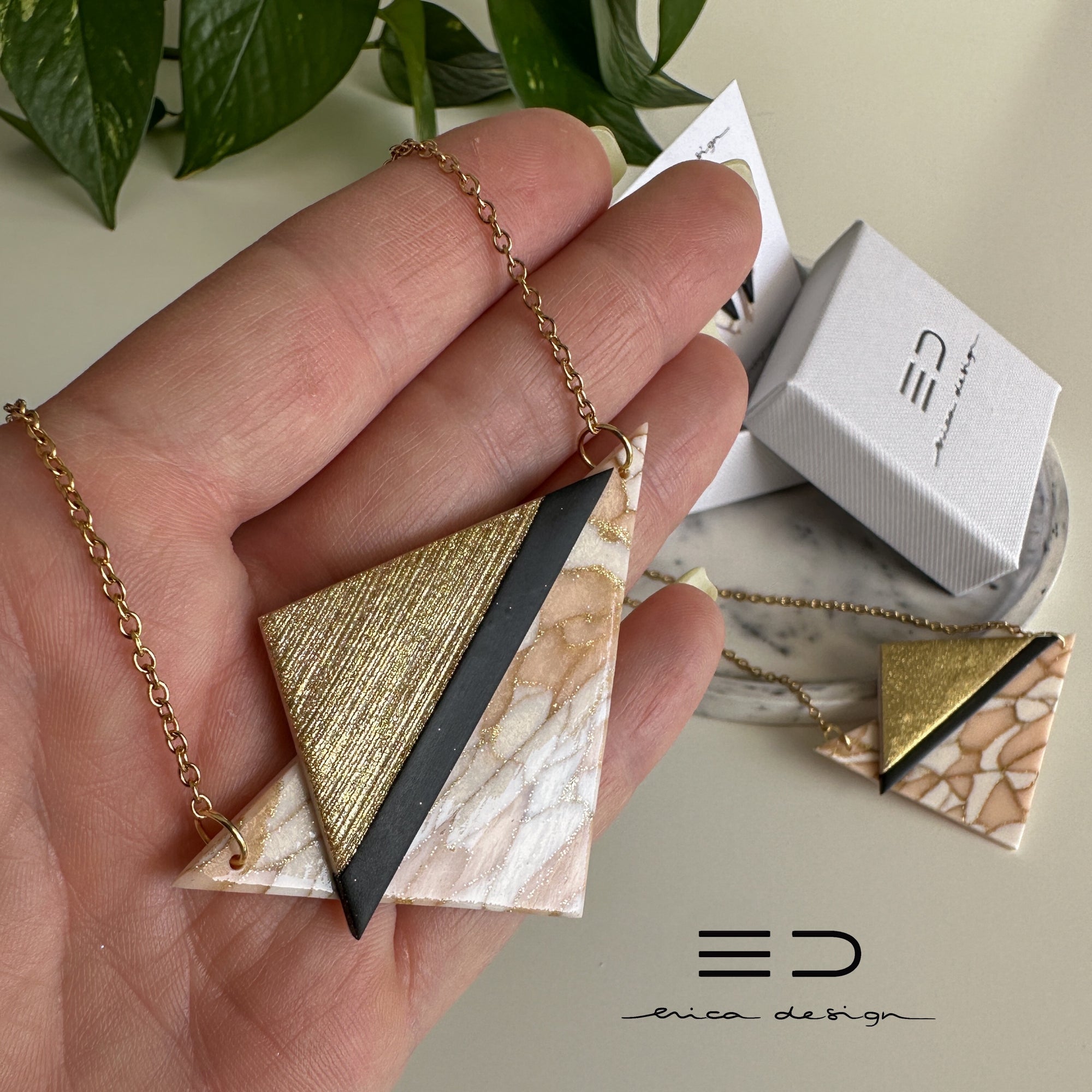 Asymmetric . LIMITED EDITION | powder gold black