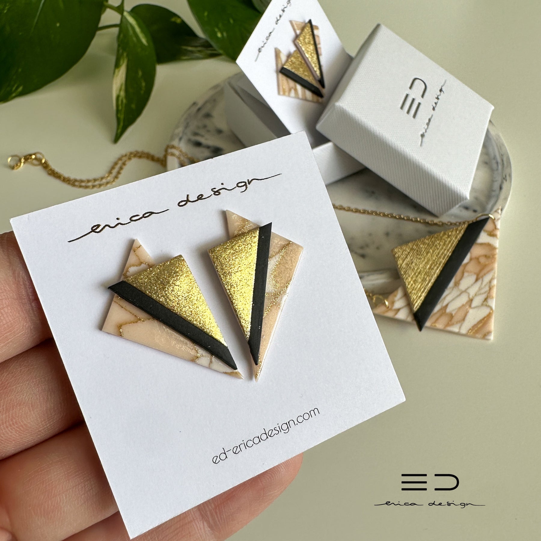 Asymmetric . LIMITED EDITION | powder gold black