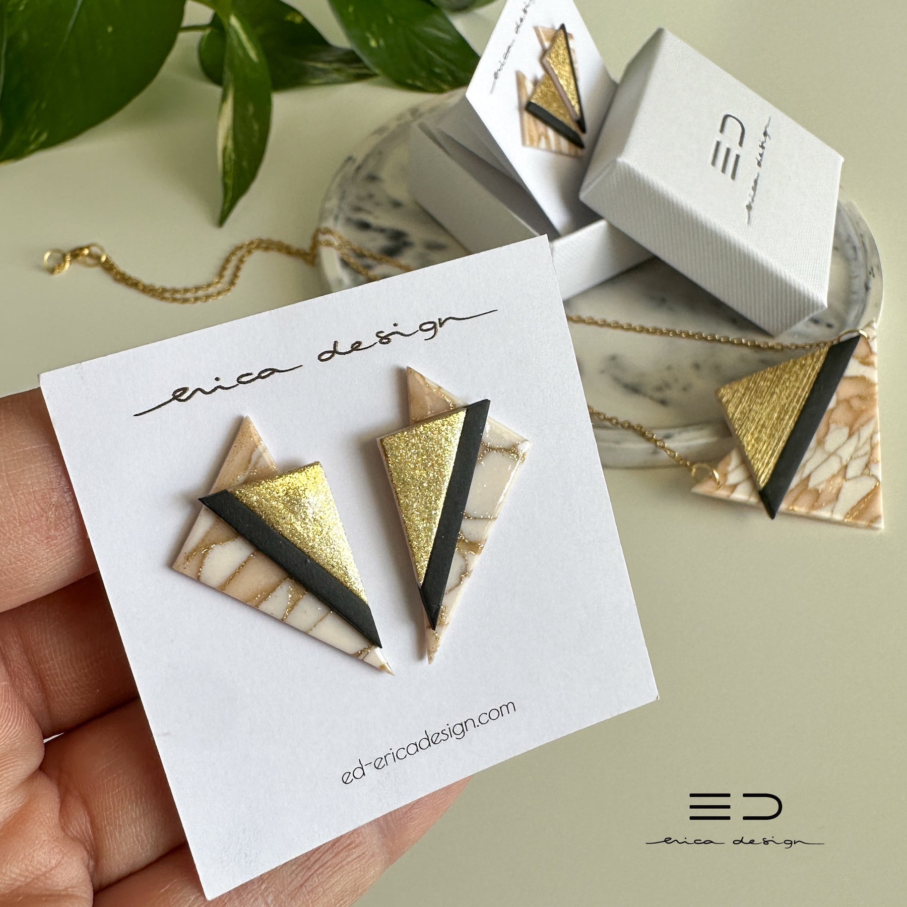 Asymmetric . LIMITED EDITION | powder gold black