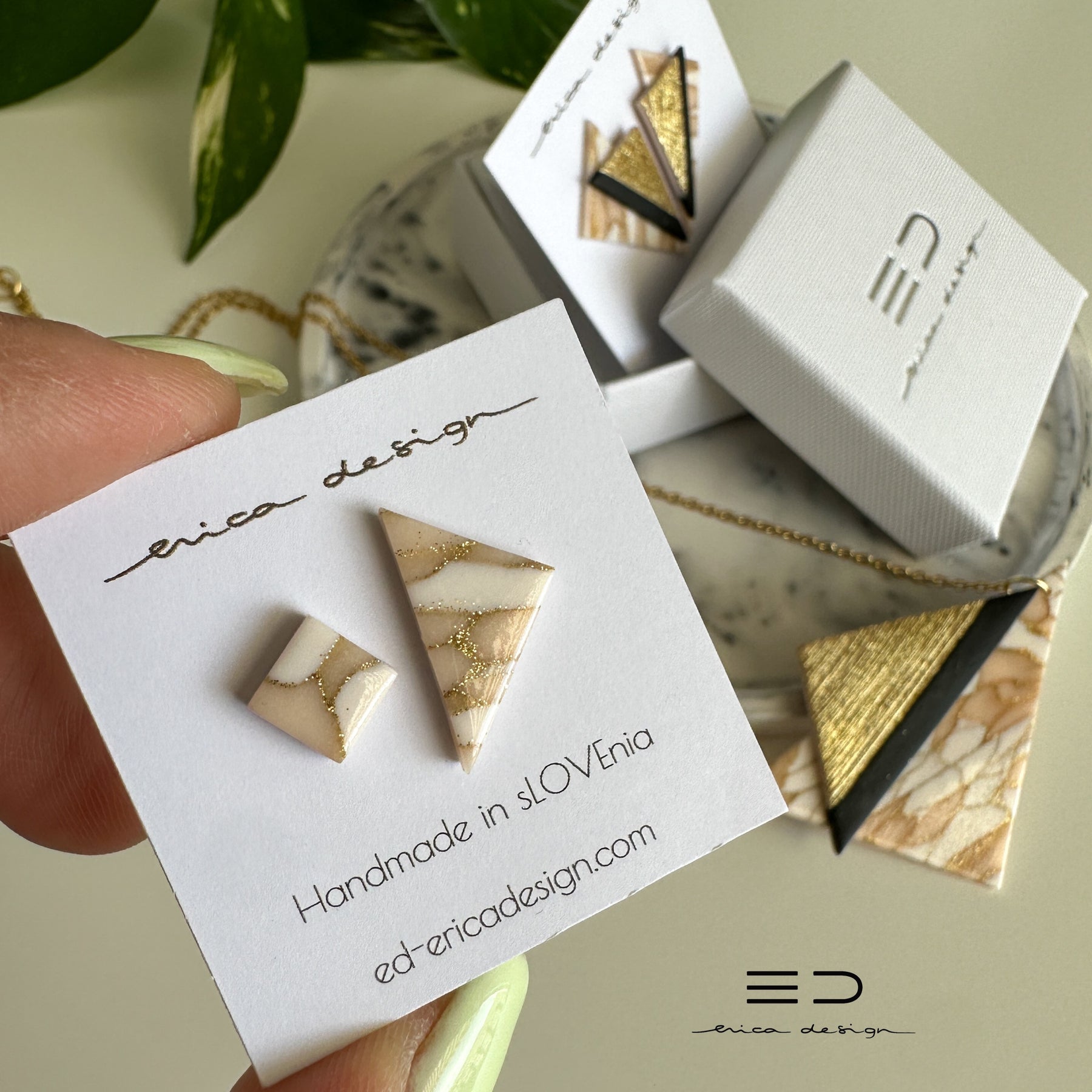 Asymmetric . LIMITED EDITION | powder gold black
