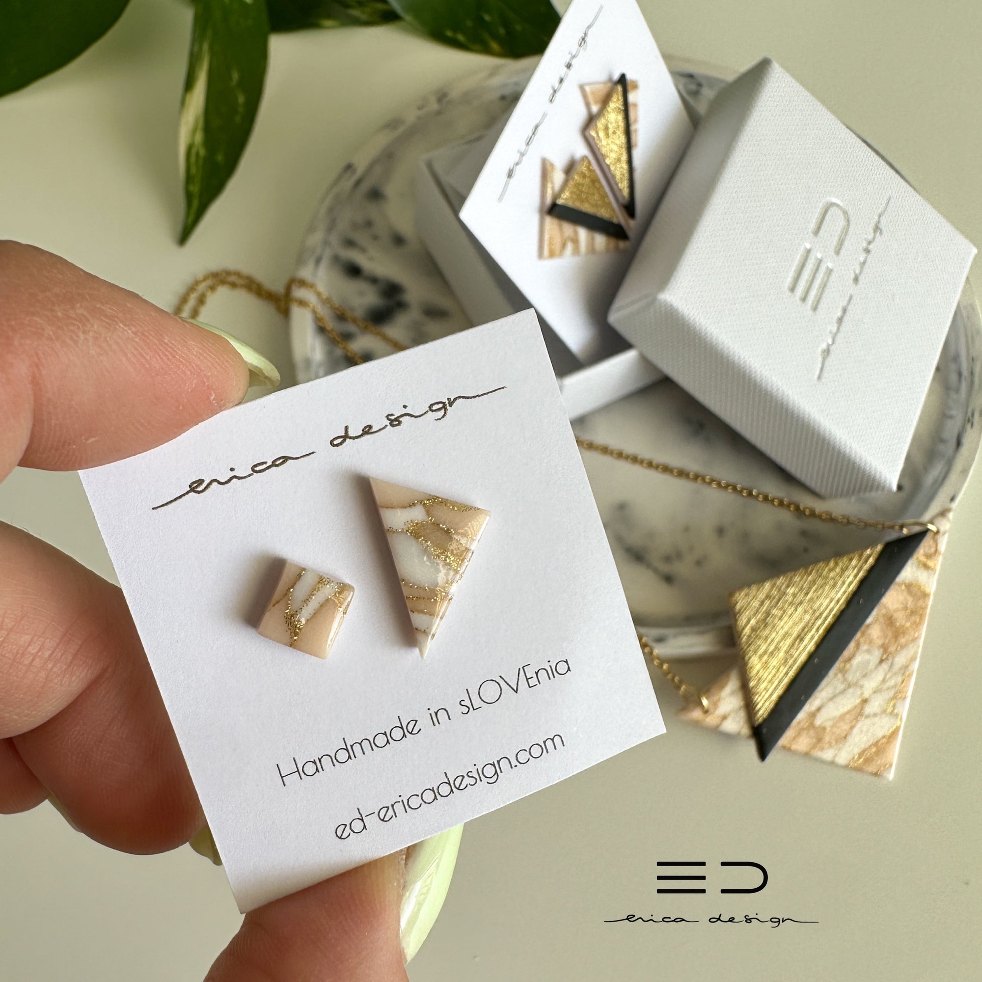 Asymmetric . LIMITED EDITION | powder gold black
