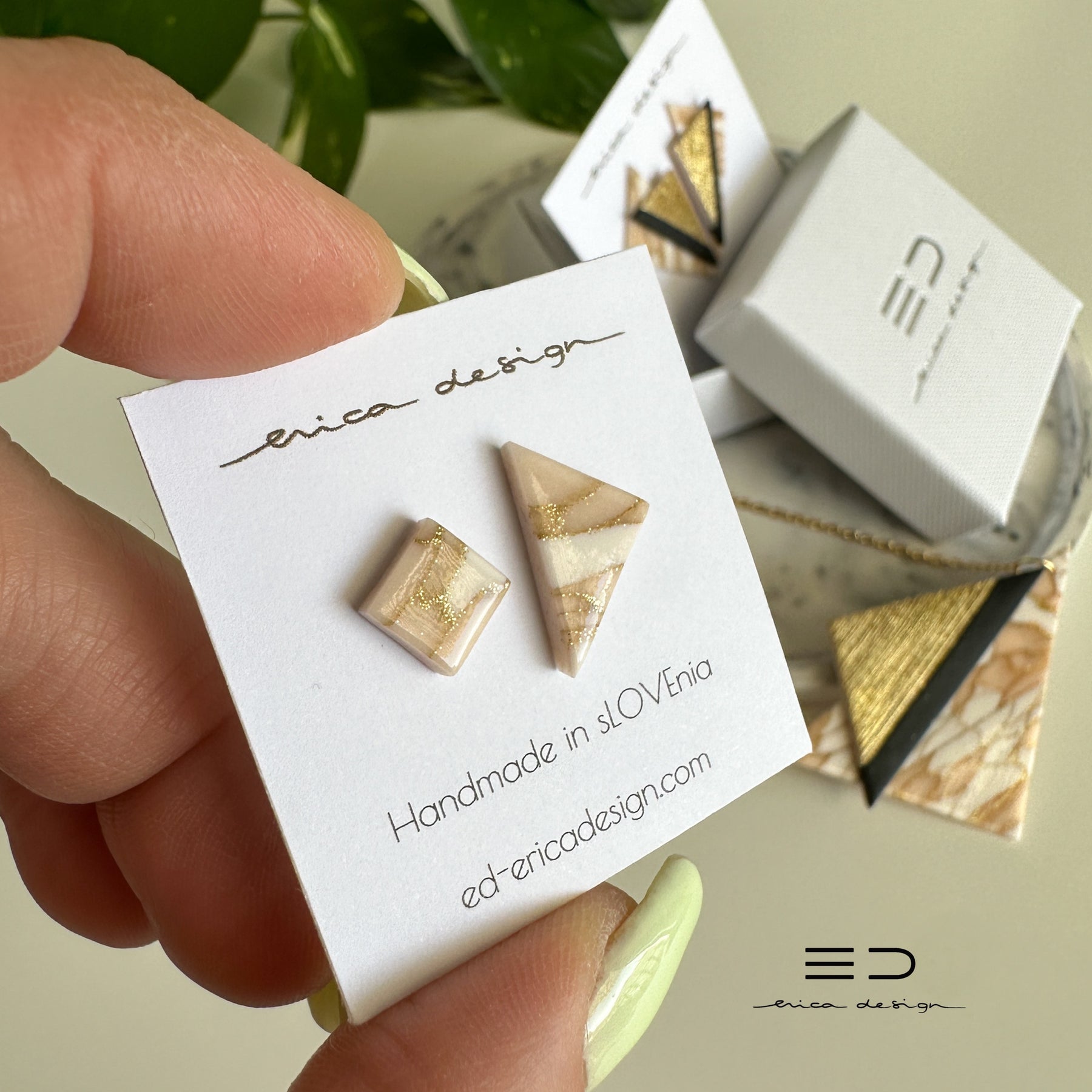 Asymmetric . LIMITED EDITION | powder gold black