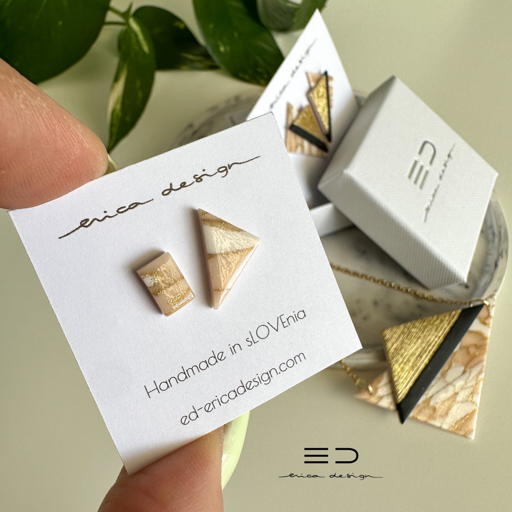 Asymmetric . LIMITED EDITION | powder gold black