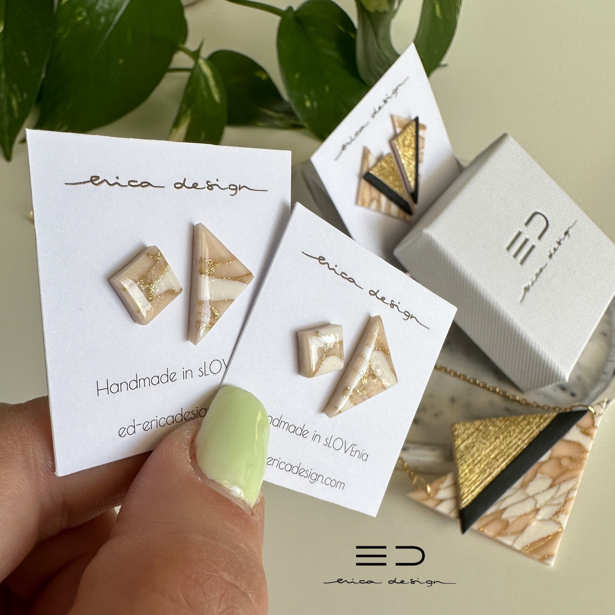 Asymmetric . LIMITED EDITION | powder gold black