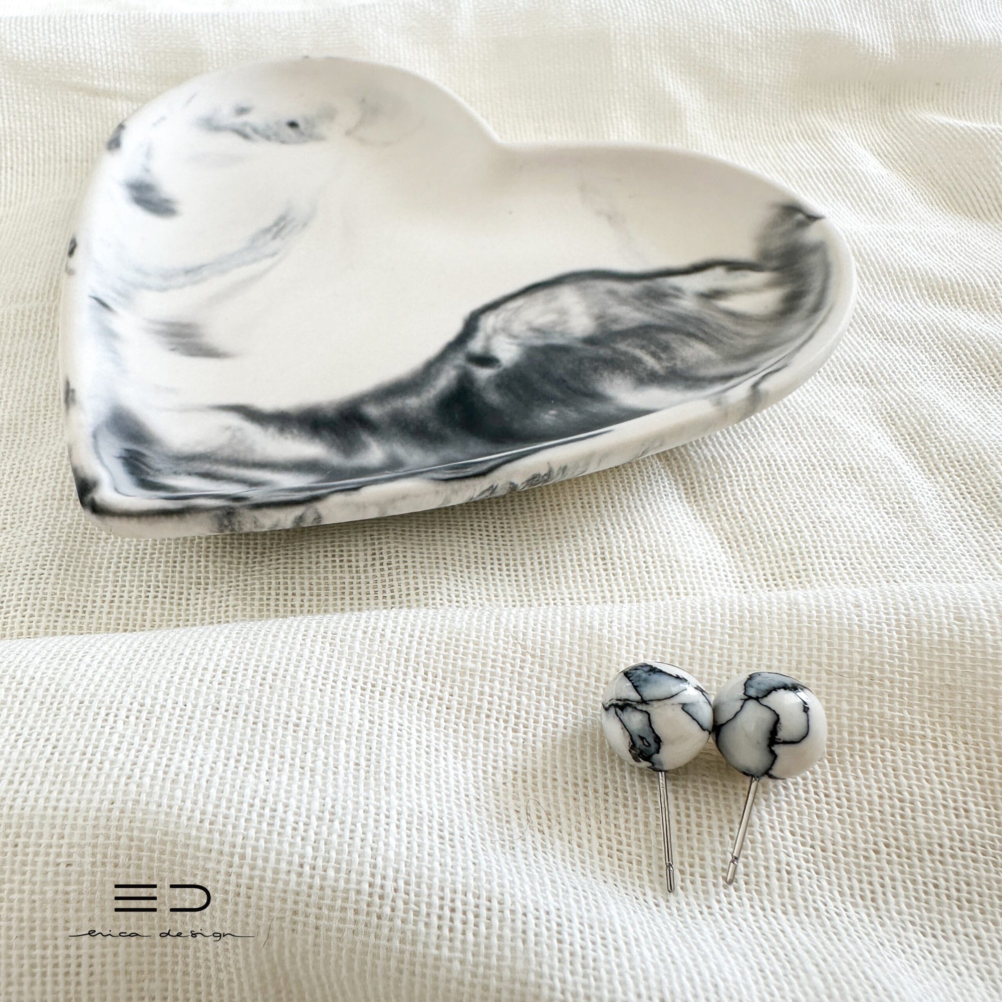 gift set | HEART | earrings + tray | black