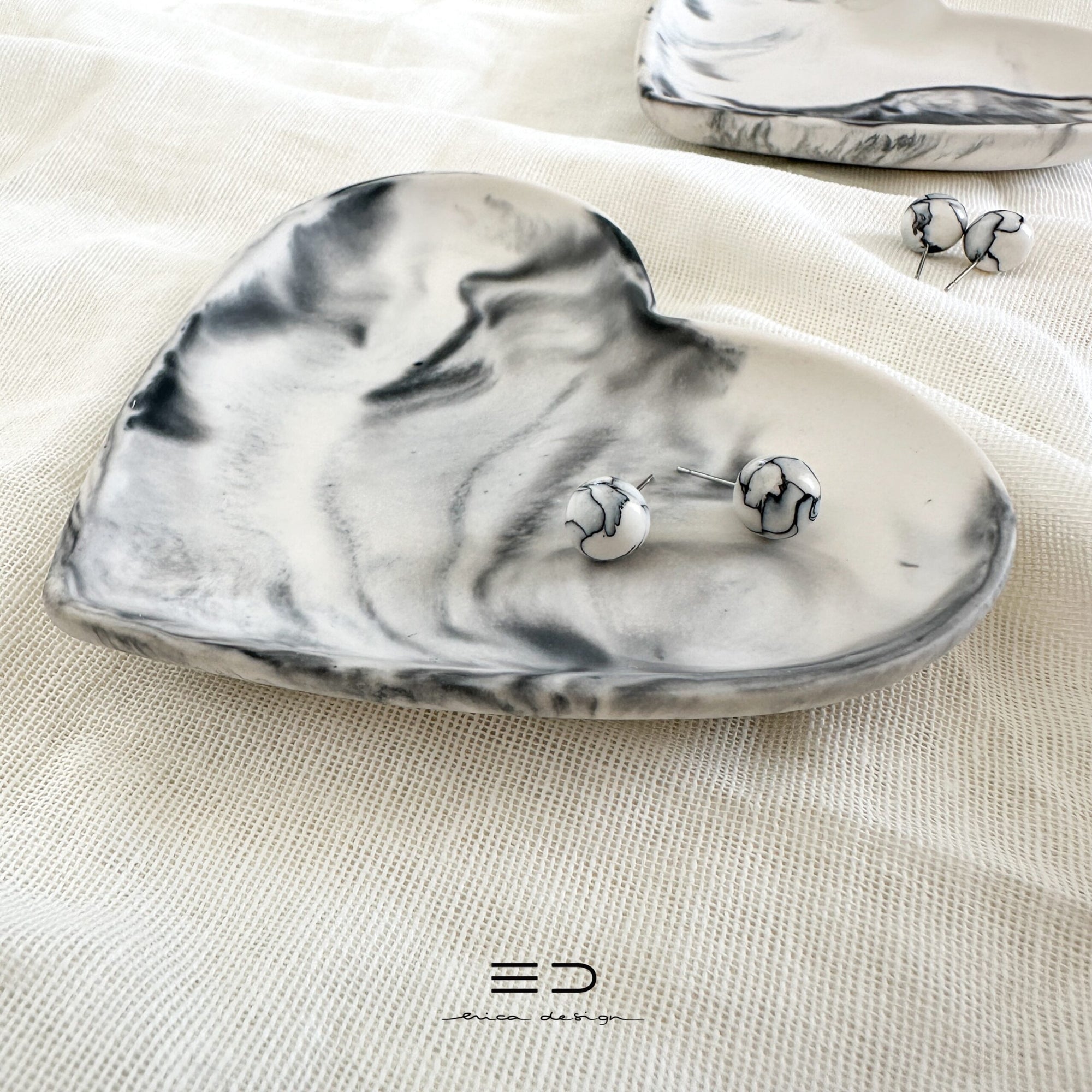 gift set | HEART | earrings + tray | black