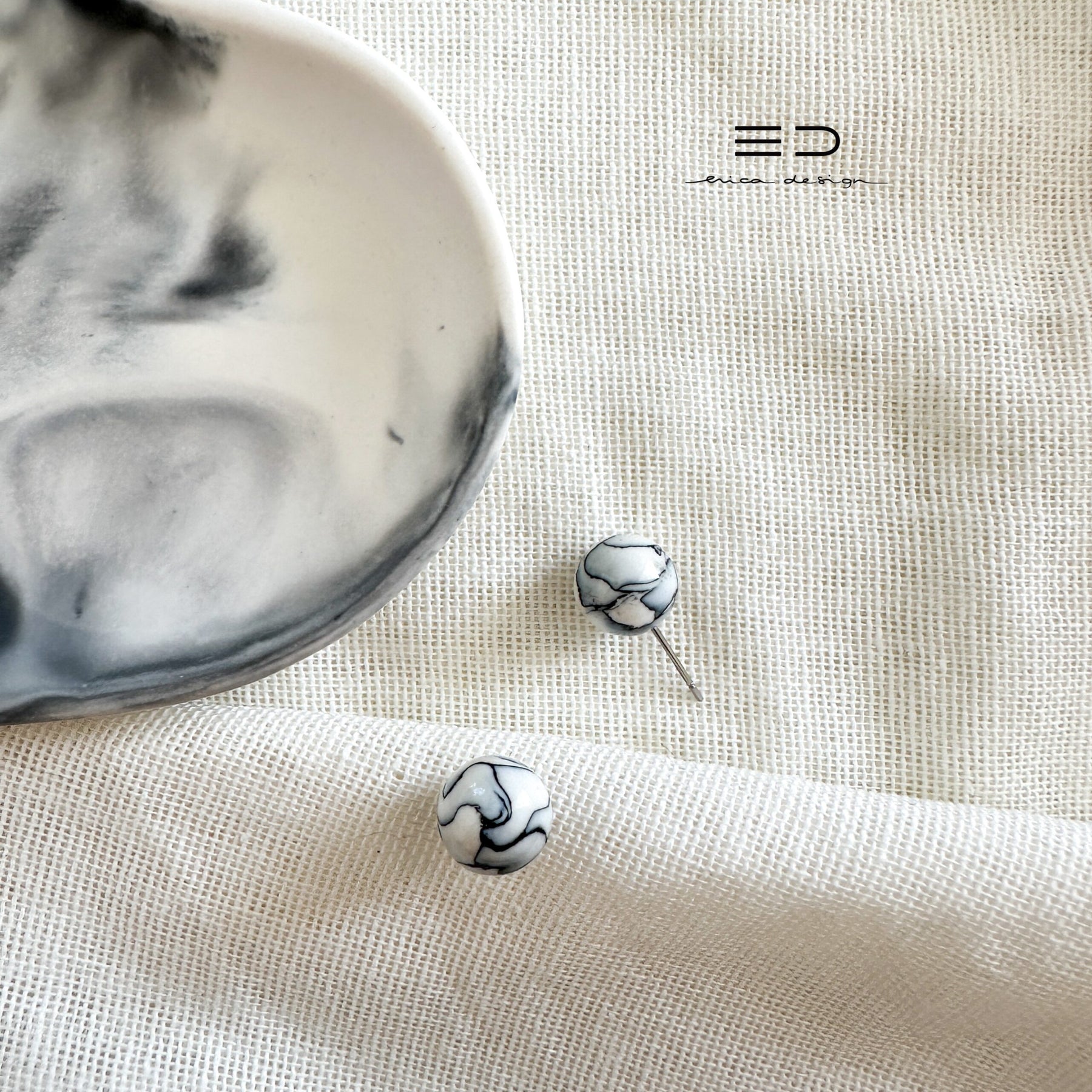 gift set | HEART | stud earrings + tray | black
