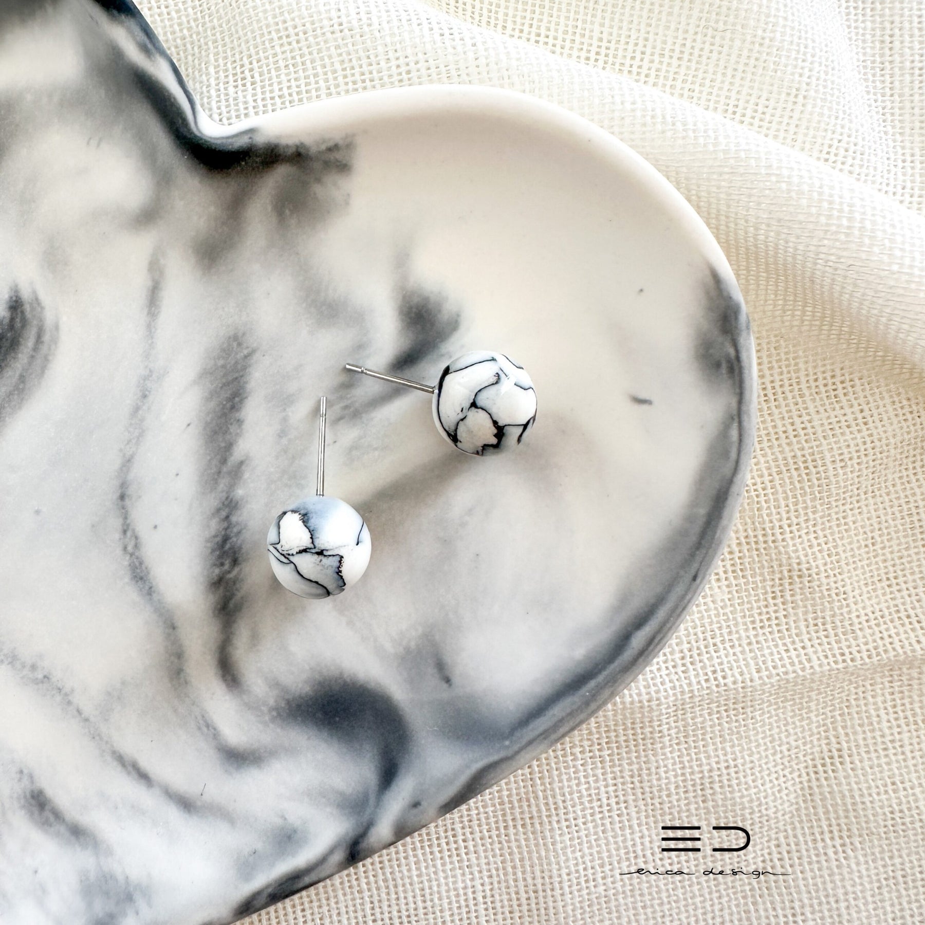 gift set | HEART | stud earrings + tray | black