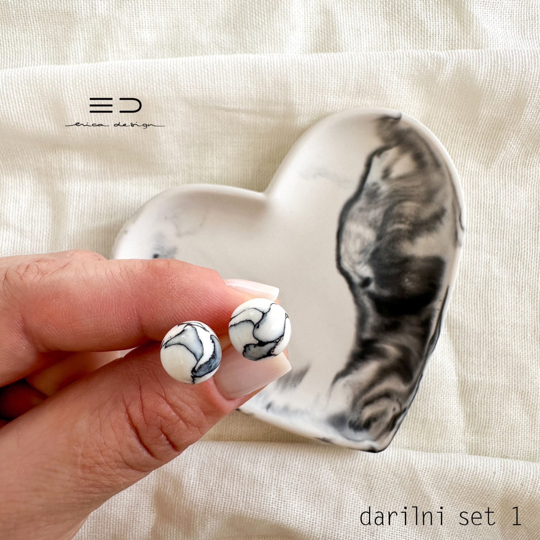 gift set | HEART | stud earrings + tray | black
