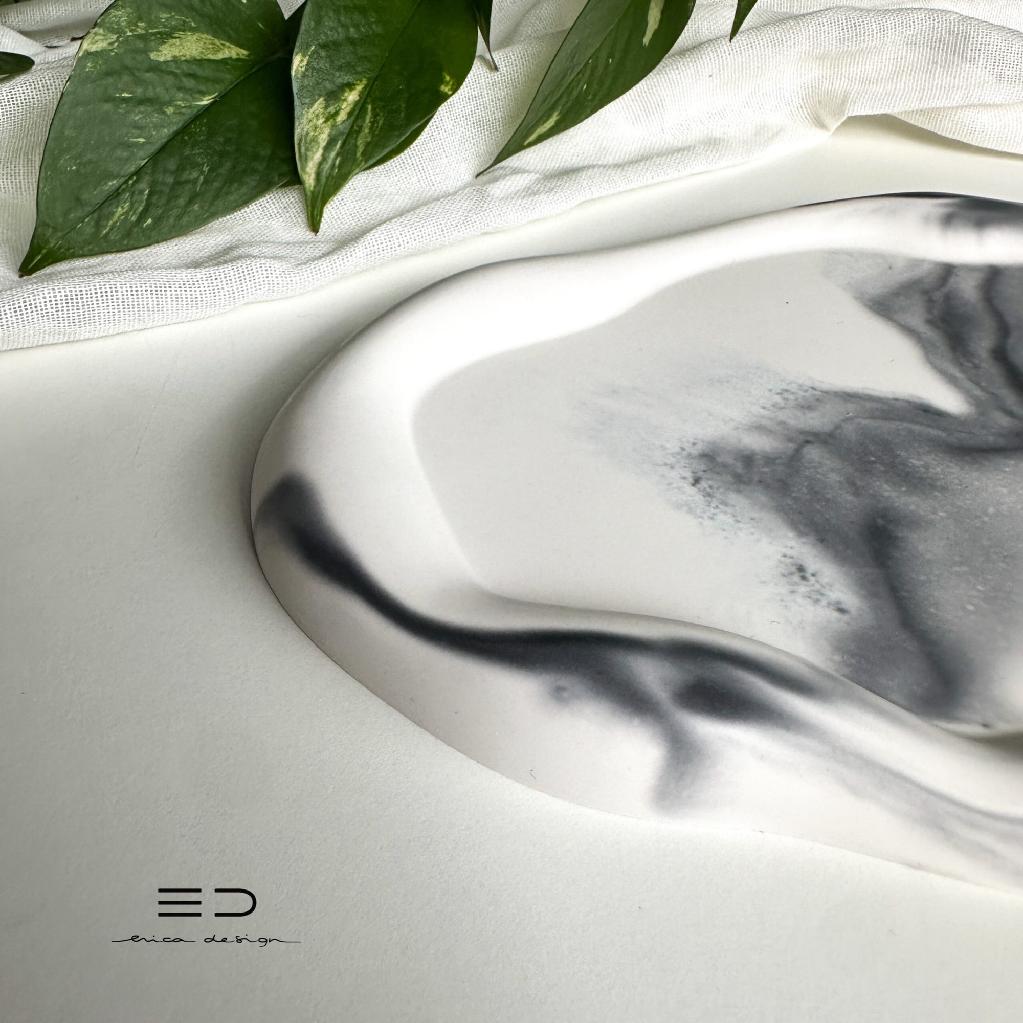 decorative tray wave | black and white